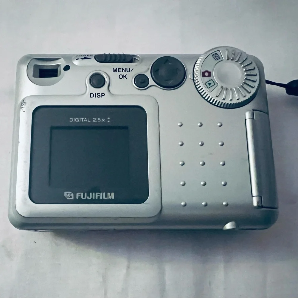 Fujifilm FinePix 2300 Digital Camera - Silver Not Working For Parts Or Repair